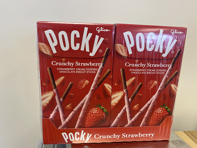 GLICO Pocky Crunchy Strawberry 草莓巧克力 饼干棒【最佳尝味期BBD 9/22/2024】